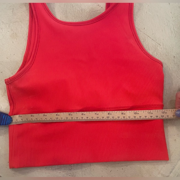 LuLuLemon reversible crop tank - Picture 5 of 6
